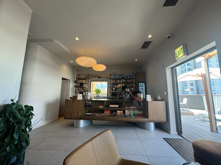 elevate members club interior budtender 768x576